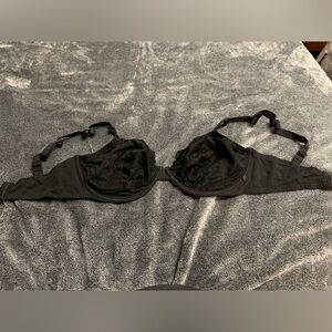 Victoria’s Secret Black lace bra 38DDD (fits small)
